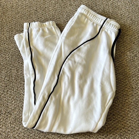 Women’s Nike Air jogger sweatpants , white with black stripe down the side - Picture 2 of 2